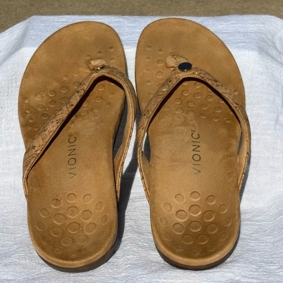 Vionic Mona Cork/Gold Flip Flops sz 9 Versatile
Quality Functional Lightweight - Picture 5 of 13
